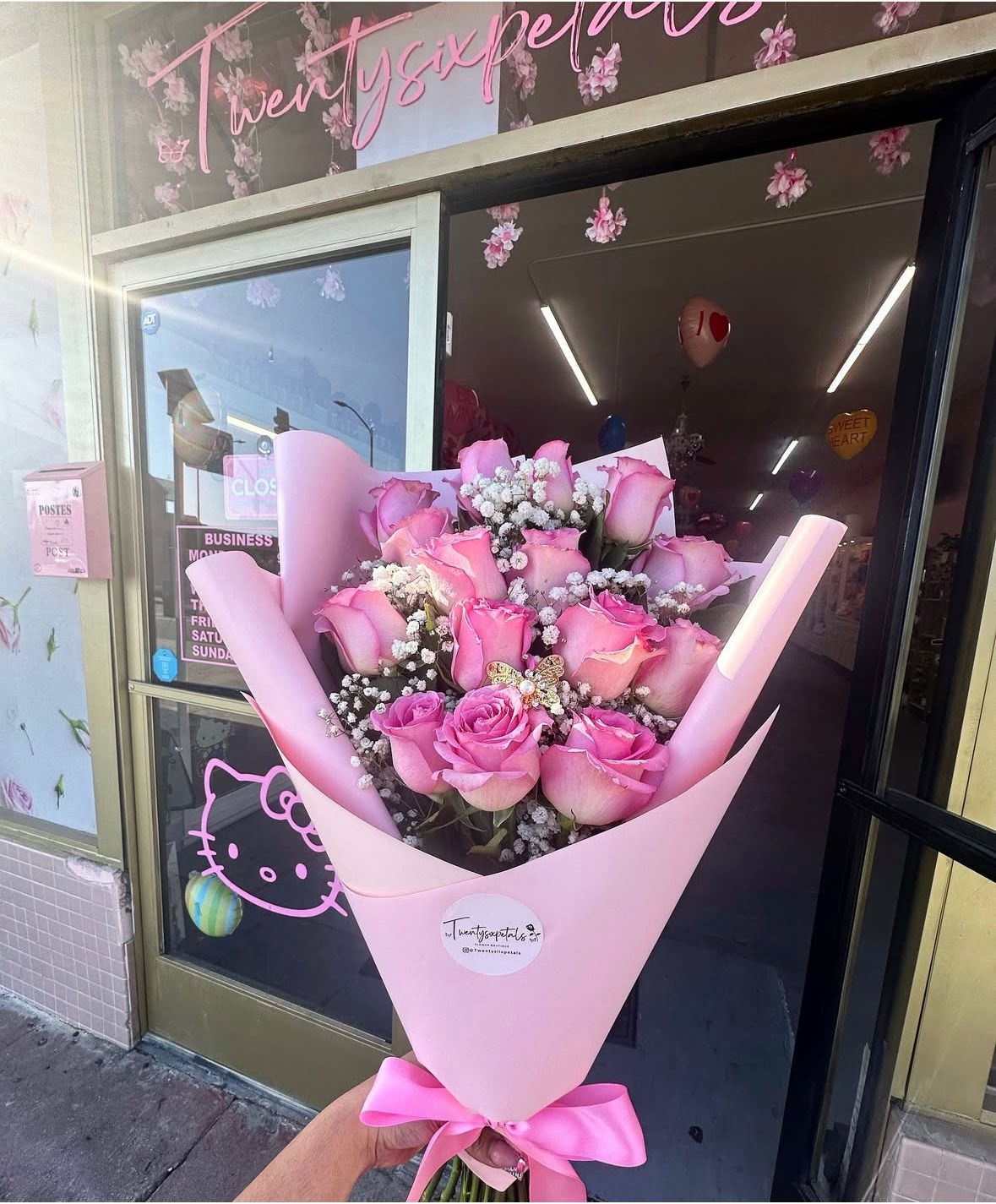 12 Pink Roses
