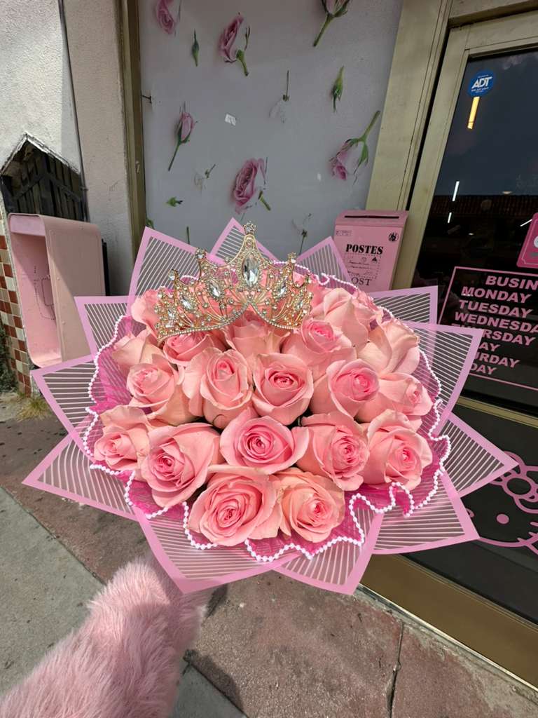 Bouquet with Tiara - 25 roses